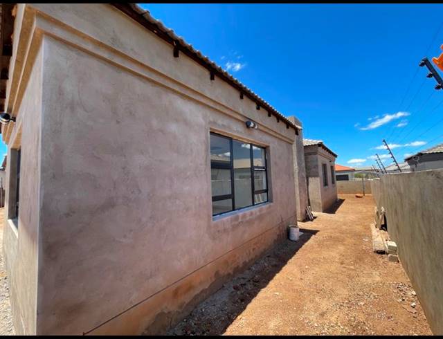 4 BEDROOM HOUSE FOR SALE IN CHROOM PARK